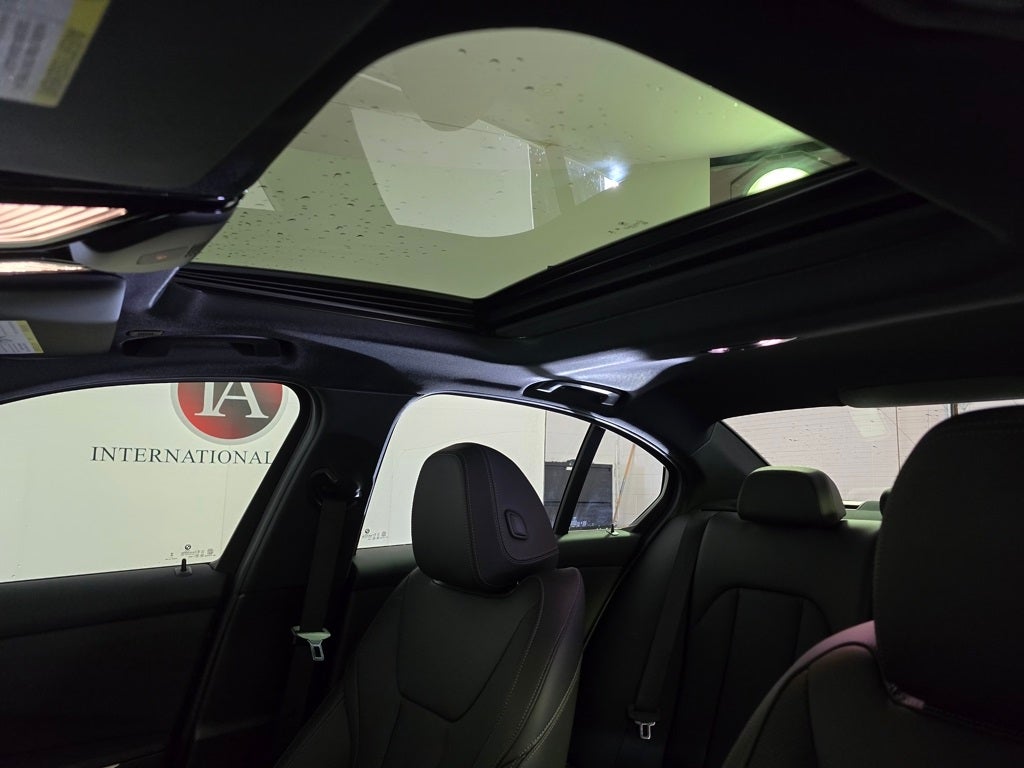 2025 BMW 3 Series 330i xDrive