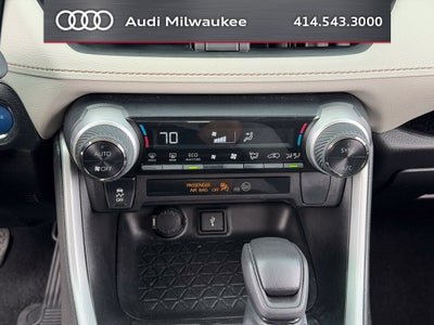 2022 Toyota RAV4 Hybrid XLE