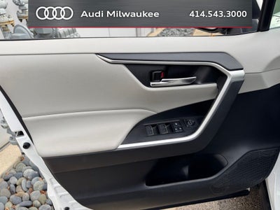 2022 Toyota RAV4 Hybrid XLE