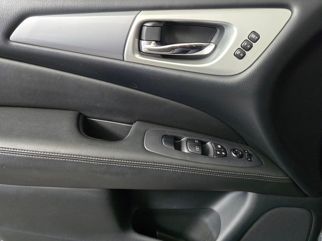 2019 Nissan Pathfinder SL