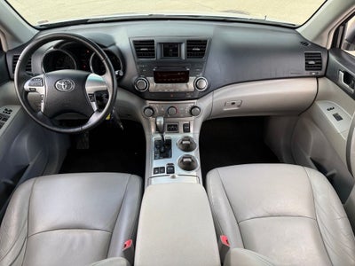 2012 Toyota Highlander SE