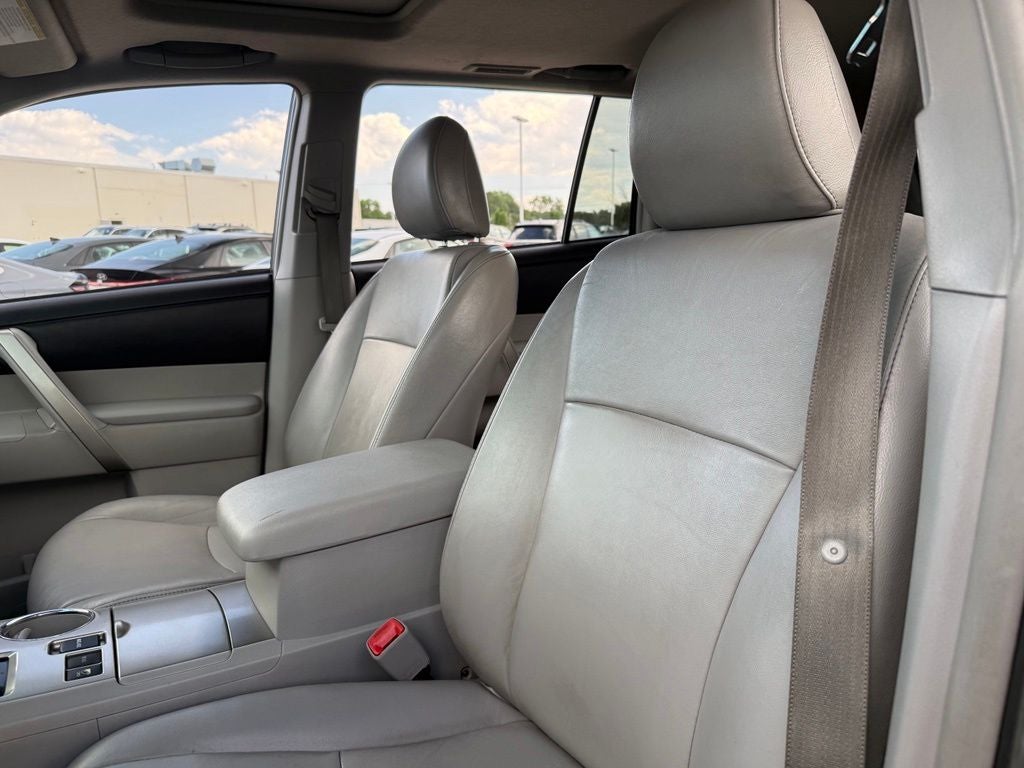 2012 Toyota Highlander SE