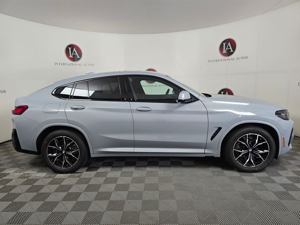 2023 BMW X4 xDrive30i