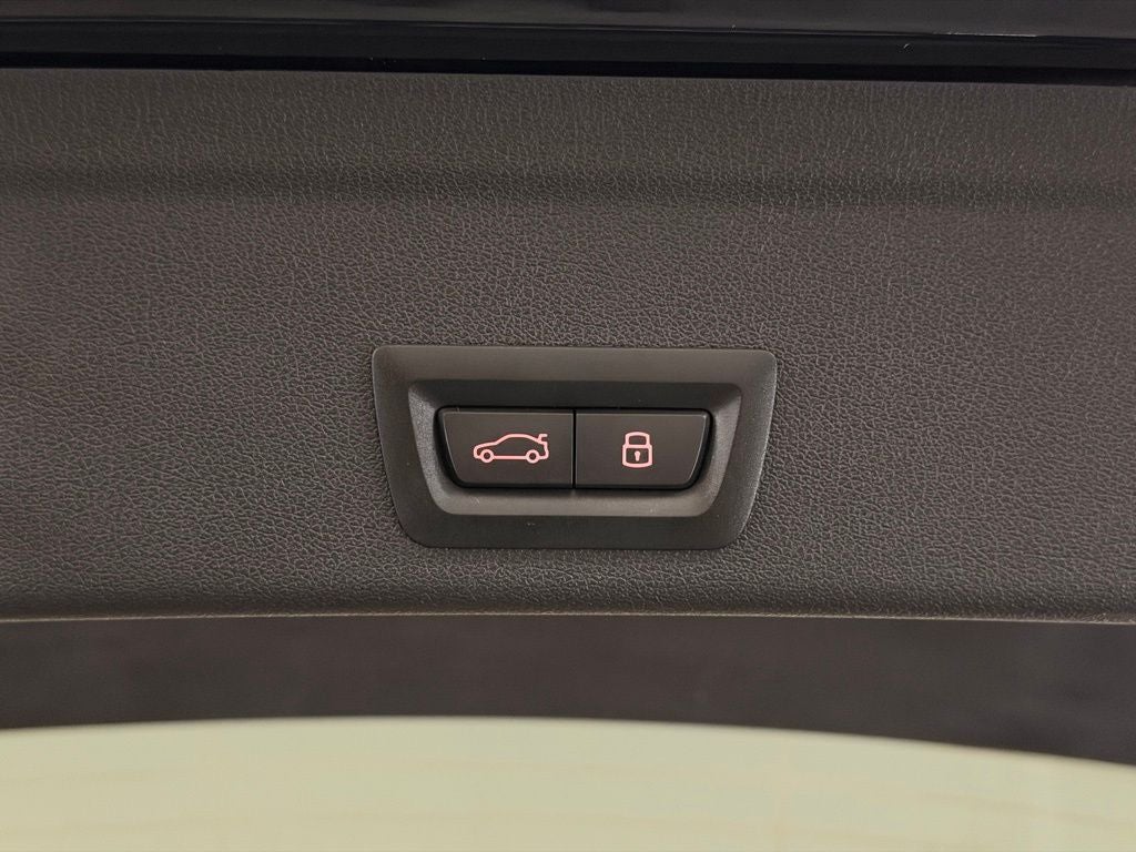 2025 BMW X6 xDrive40i