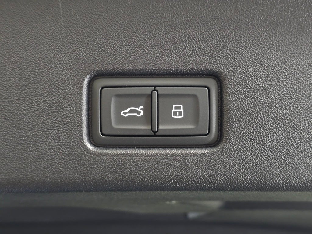 2024 Audi Q4 e-tron Prestige quattro