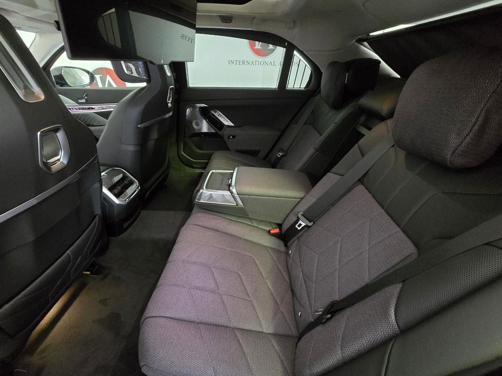 2025 BMW 7 Series 760i xDrive