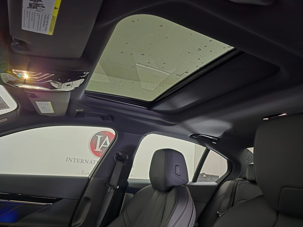 2025 BMW 5 Series 530i xDrive