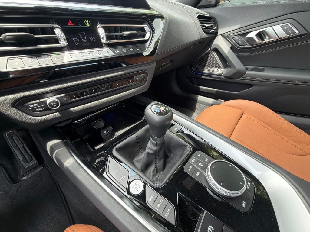 2025 BMW Z4 sDrive M40i