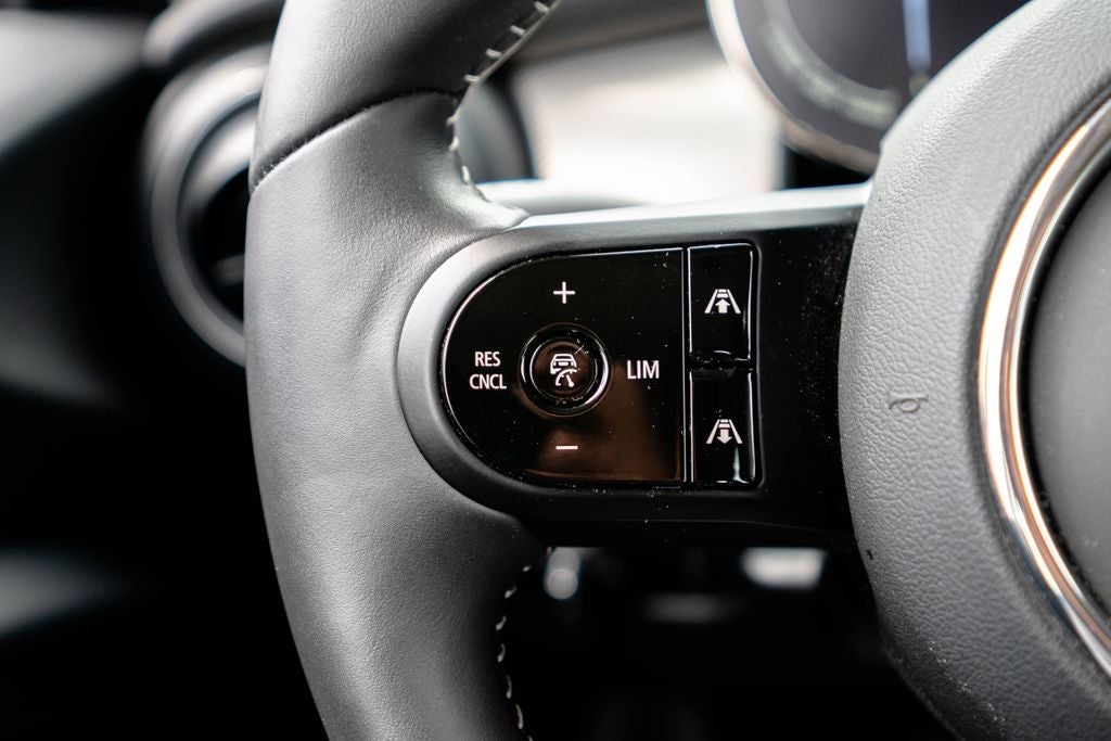 2024 MINI Cooper SE Electric Iconic