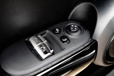 2024 MINI Cooper SE Electric Iconic