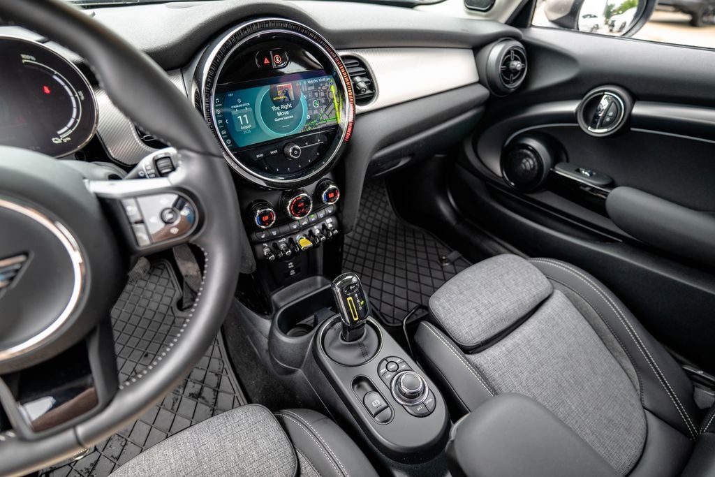 2024 MINI Cooper SE Electric Iconic