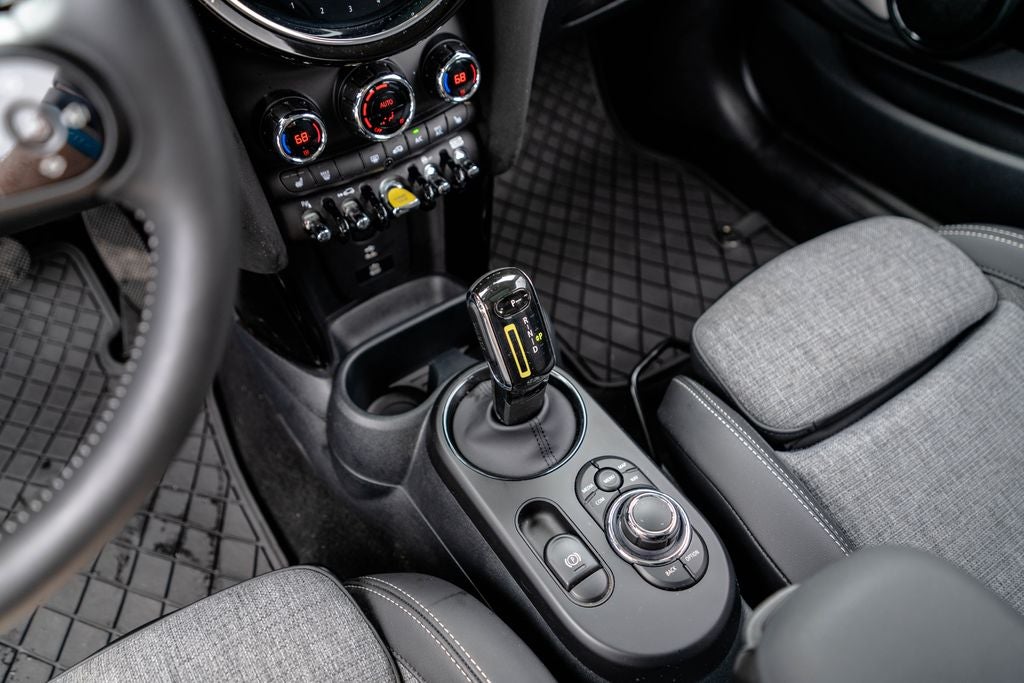 2024 MINI Cooper SE Electric Iconic