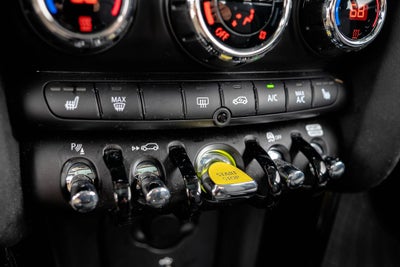 2024 MINI Cooper SE Electric Iconic