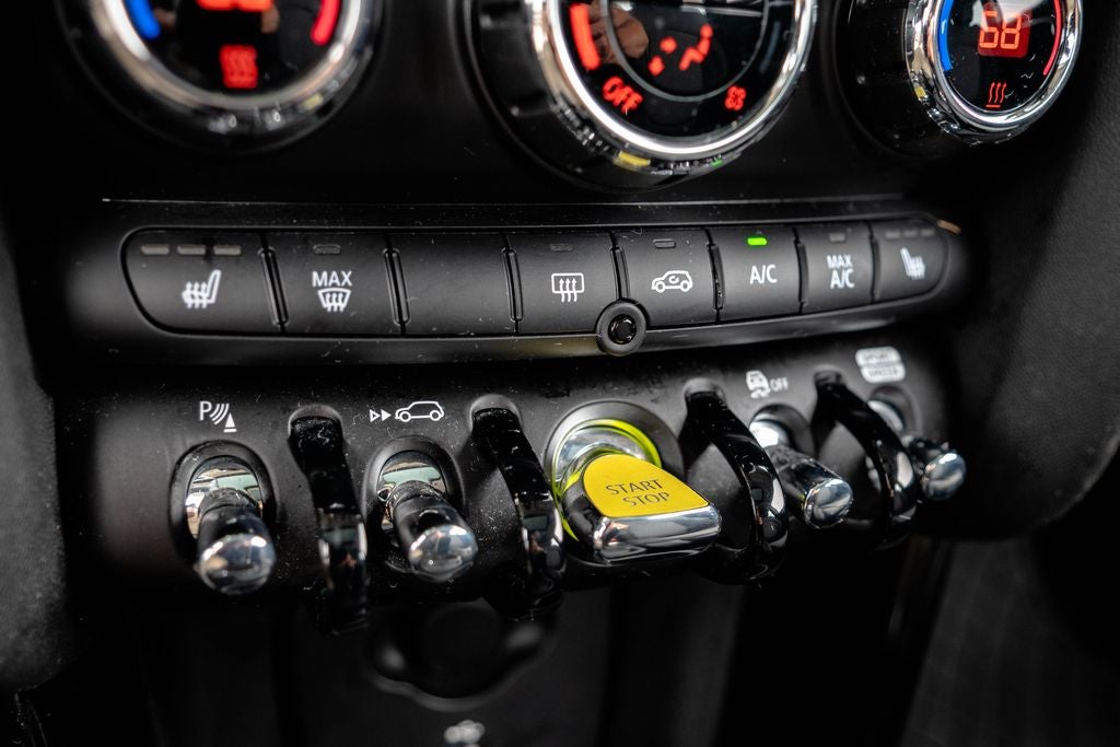 2024 MINI Cooper SE Electric Iconic