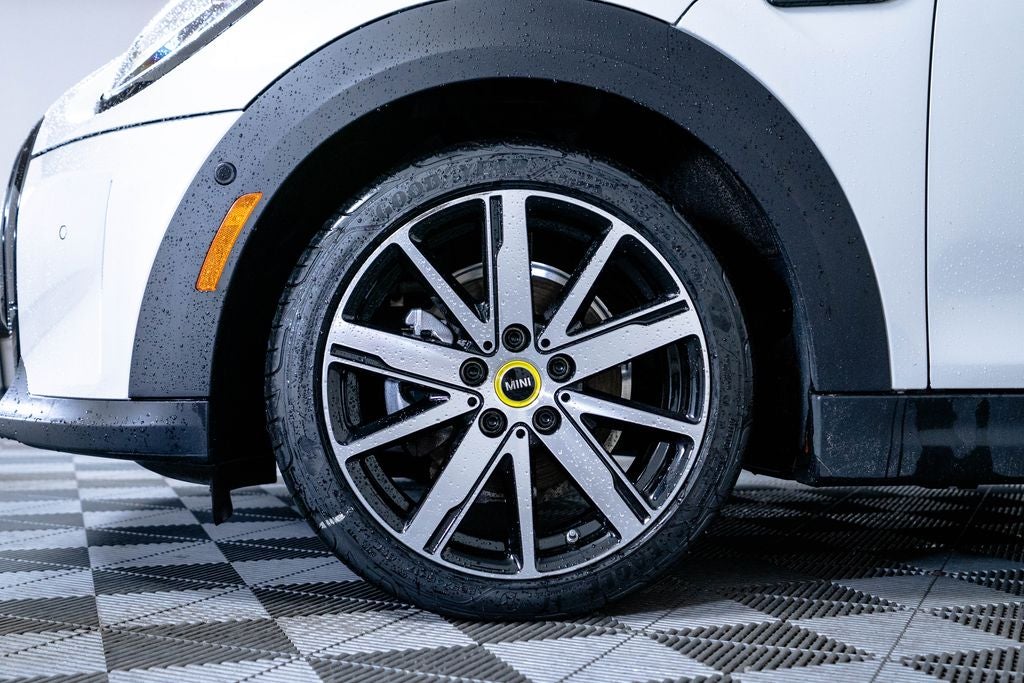 2024 MINI Cooper SE Electric Iconic