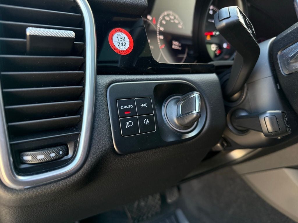 2023 Porsche Cayenne Base