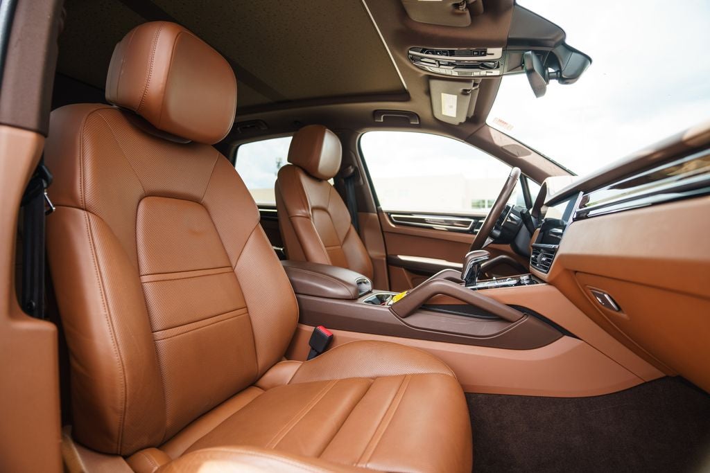 2023 Porsche Cayenne E-Hybrid Base