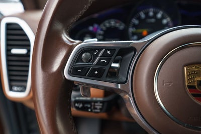 2023 Porsche Cayenne E-Hybrid Base