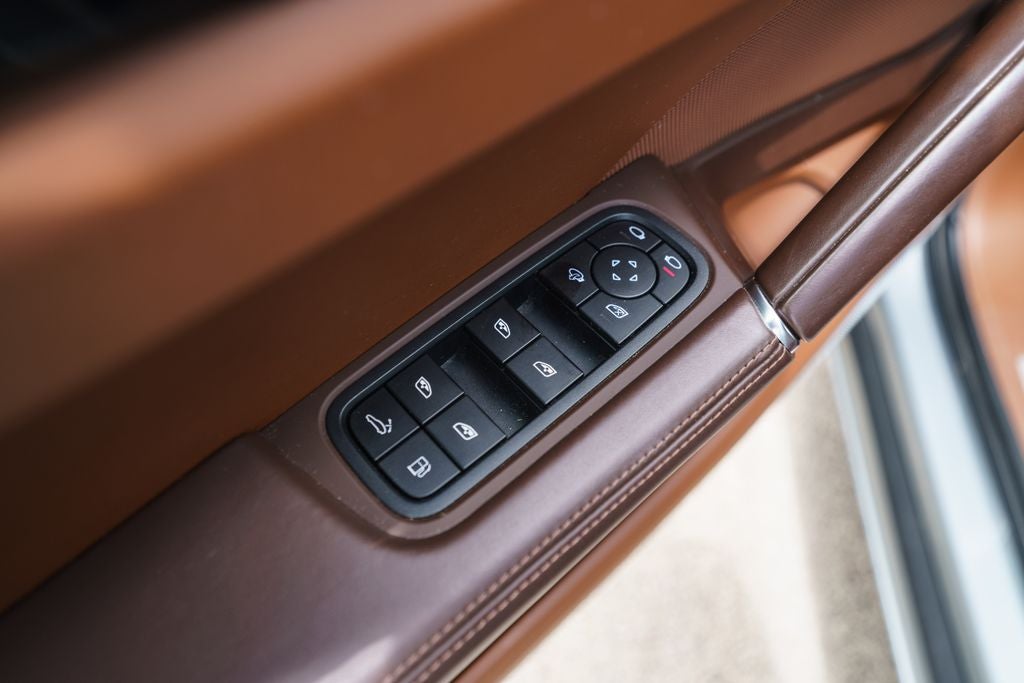 2023 Porsche Cayenne E-Hybrid Base