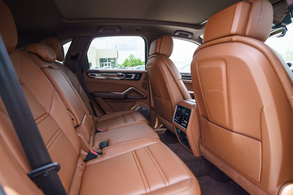 2023 Porsche Cayenne E-Hybrid Base