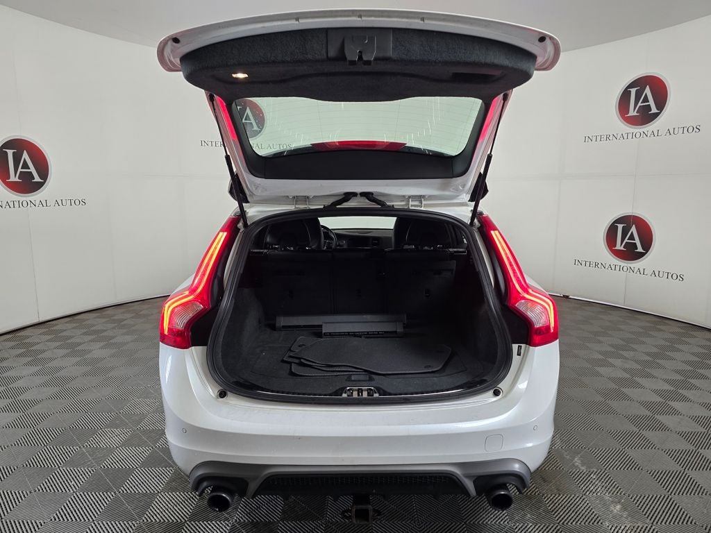 2015 Volvo V60 T6 R-Design Platinum