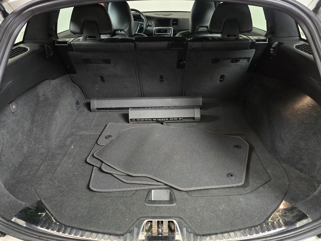 2015 Volvo V60 T6 R-Design Platinum