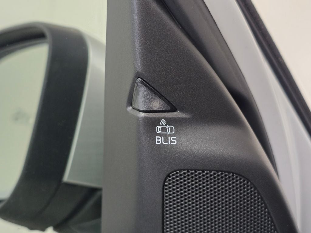 2015 Volvo V60 T6 R-Design Platinum