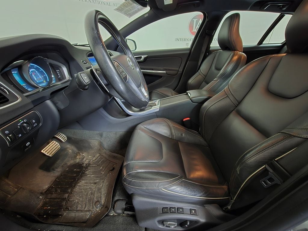 2015 Volvo V60 T6 R-Design Platinum