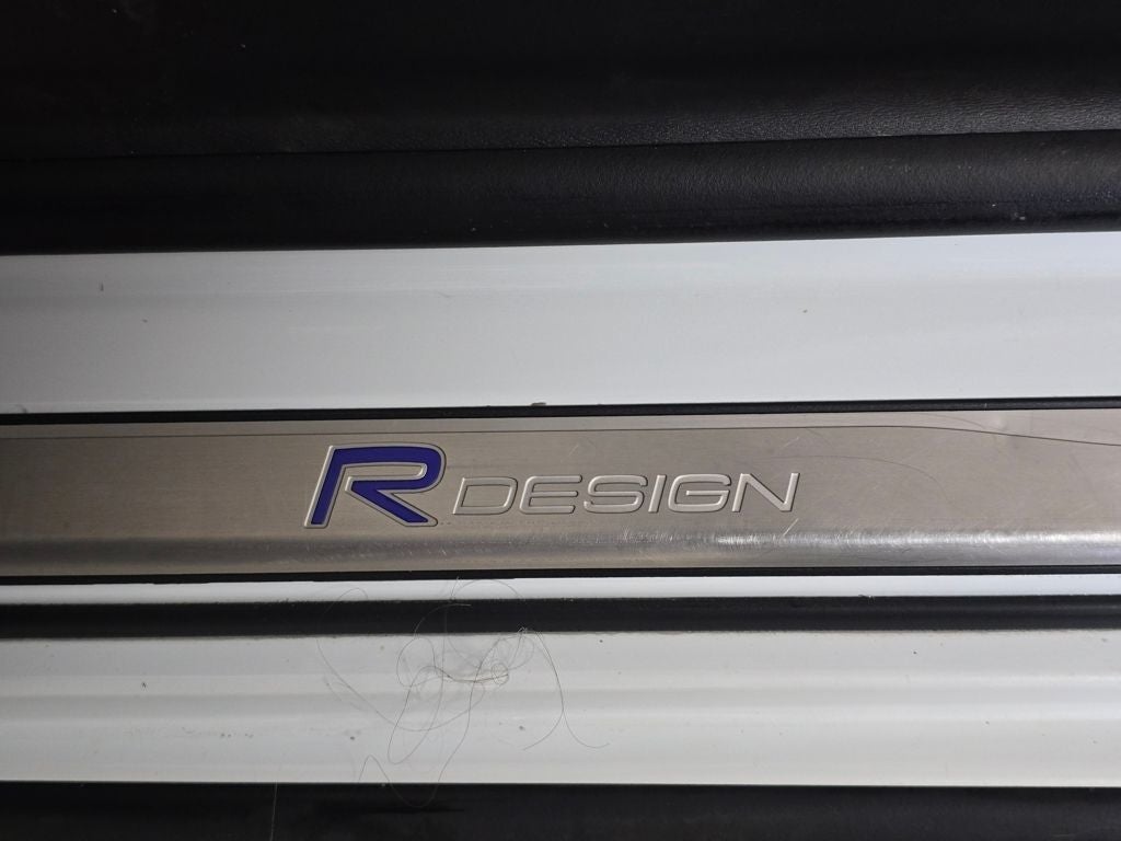 2015 Volvo V60 T6 R-Design Platinum