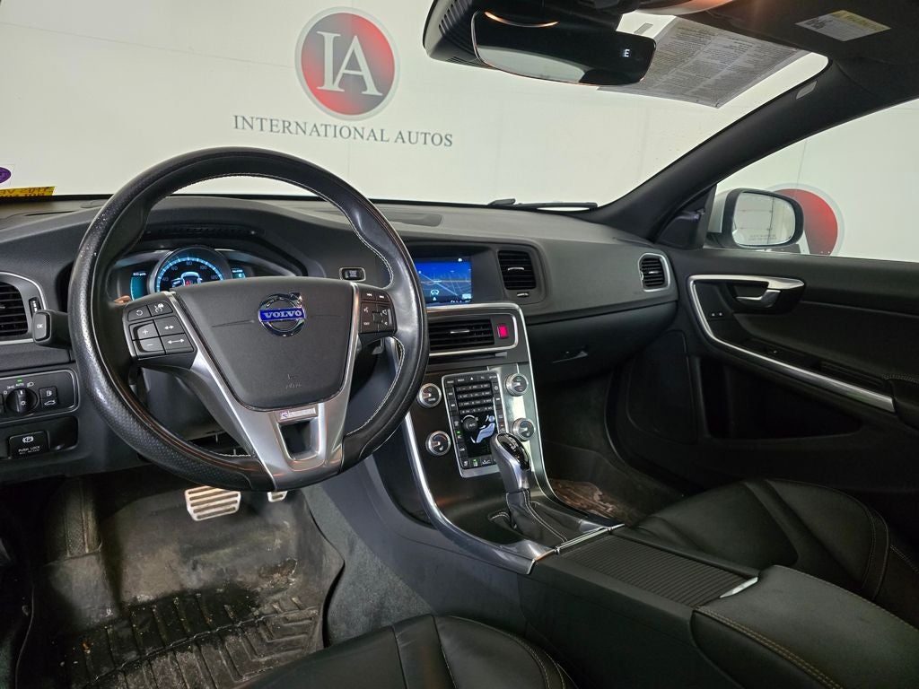 2015 Volvo V60 T6 R-Design Platinum