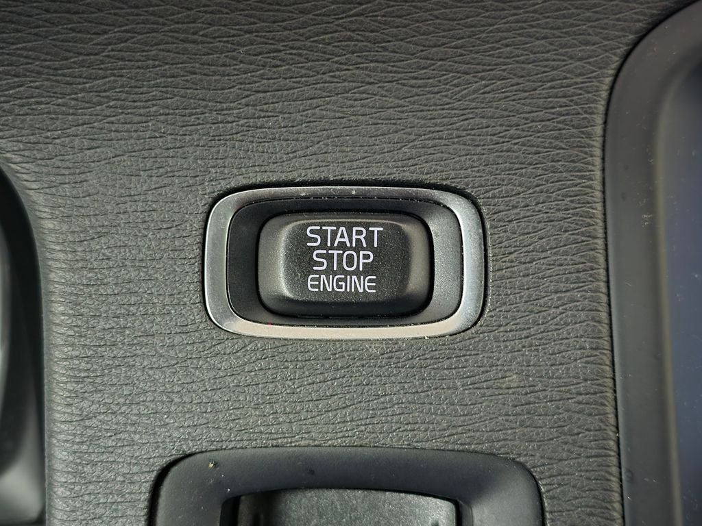 2015 Volvo V60 T6 R-Design Platinum