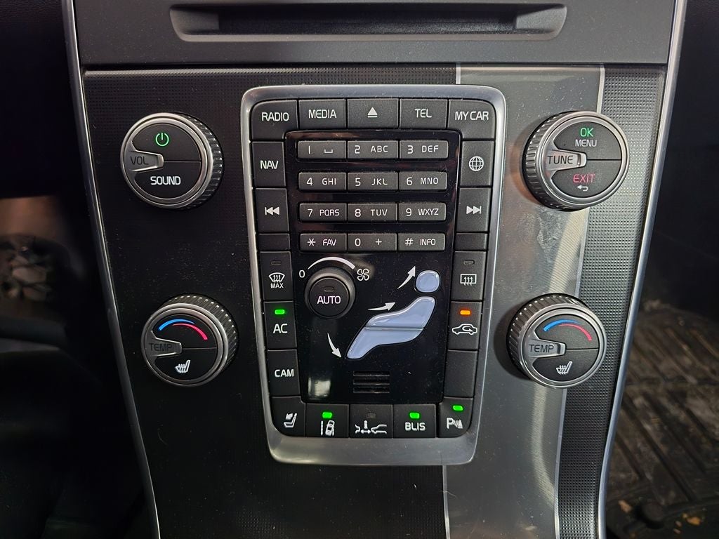 2015 Volvo V60 T6 R-Design Platinum