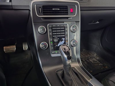 2015 Volvo V60 T6 R-Design Platinum