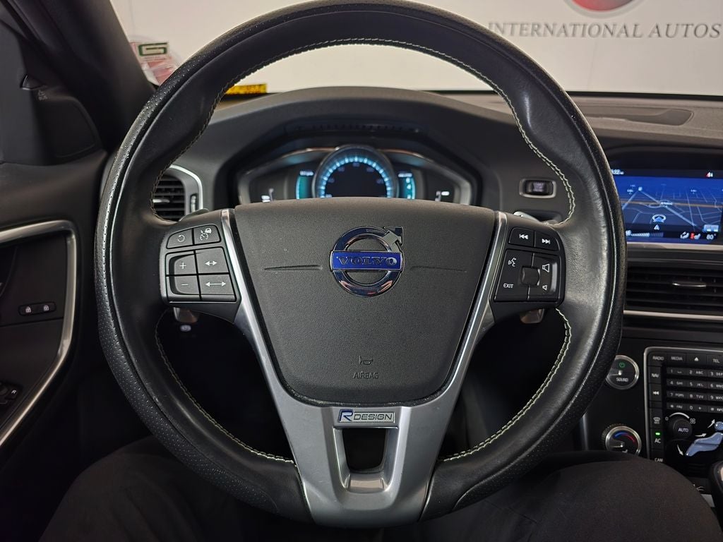 2015 Volvo V60 T6 R-Design Platinum