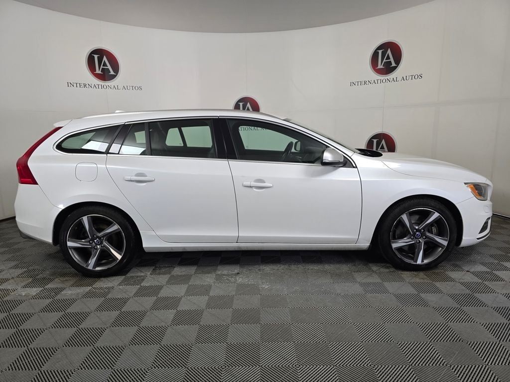 2015 Volvo V60 T6 R-Design Platinum