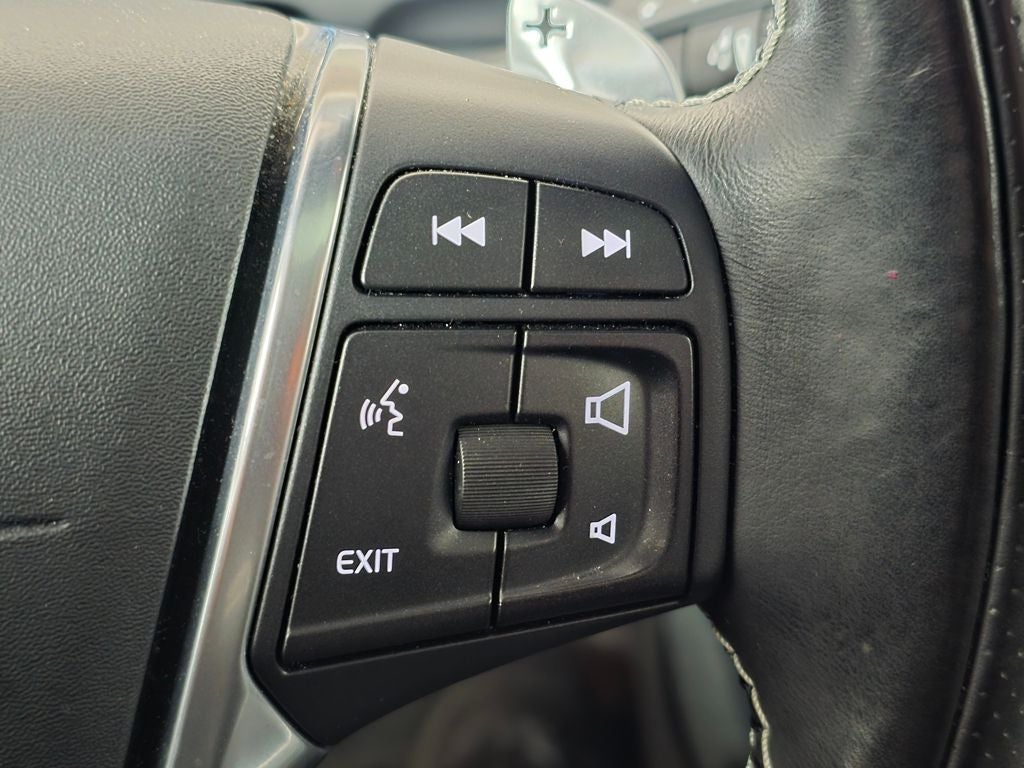 2015 Volvo V60 T6 R-Design Platinum