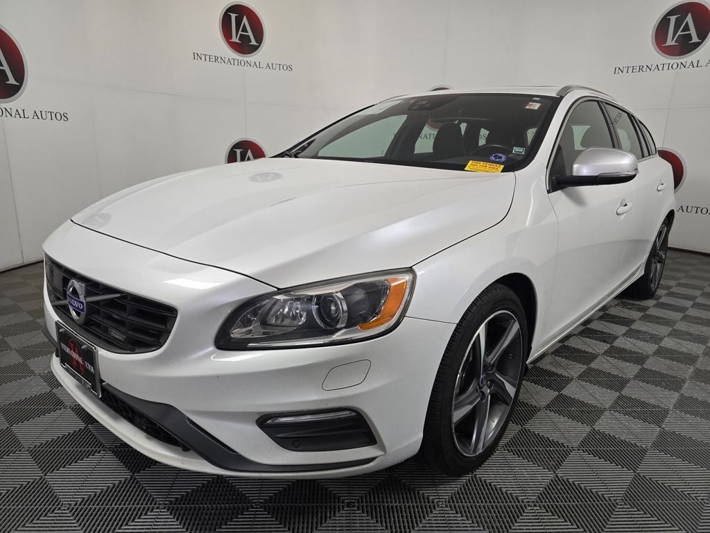 2015 Volvo V60 T6 R-Design Platinum