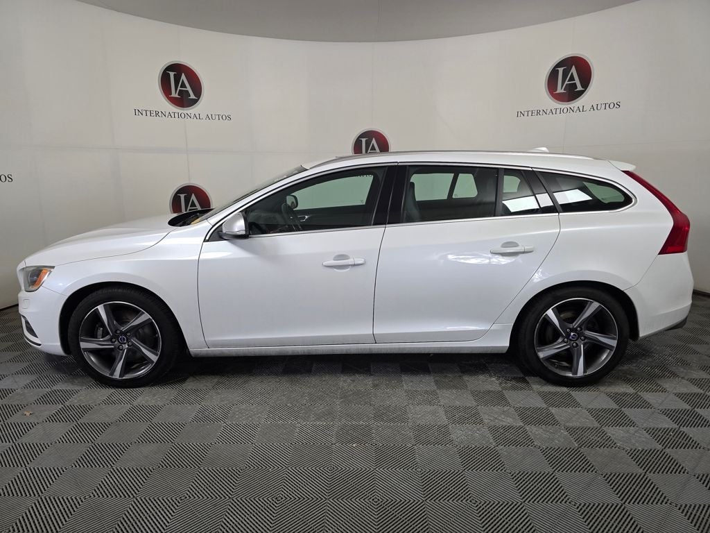 2015 Volvo V60 T6 R-Design Platinum