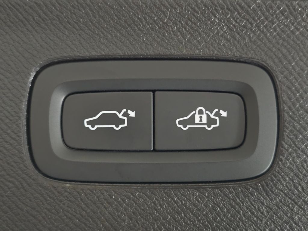 2024 Volvo XC90 B5 Plus