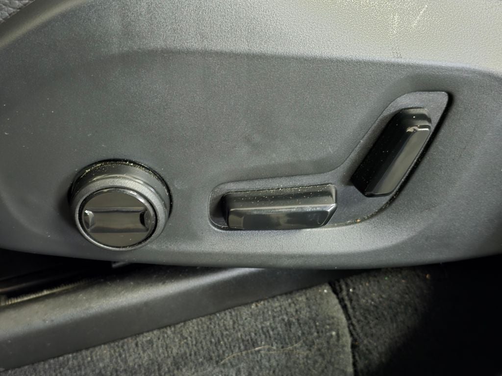 2024 Volvo XC90 B5 Plus