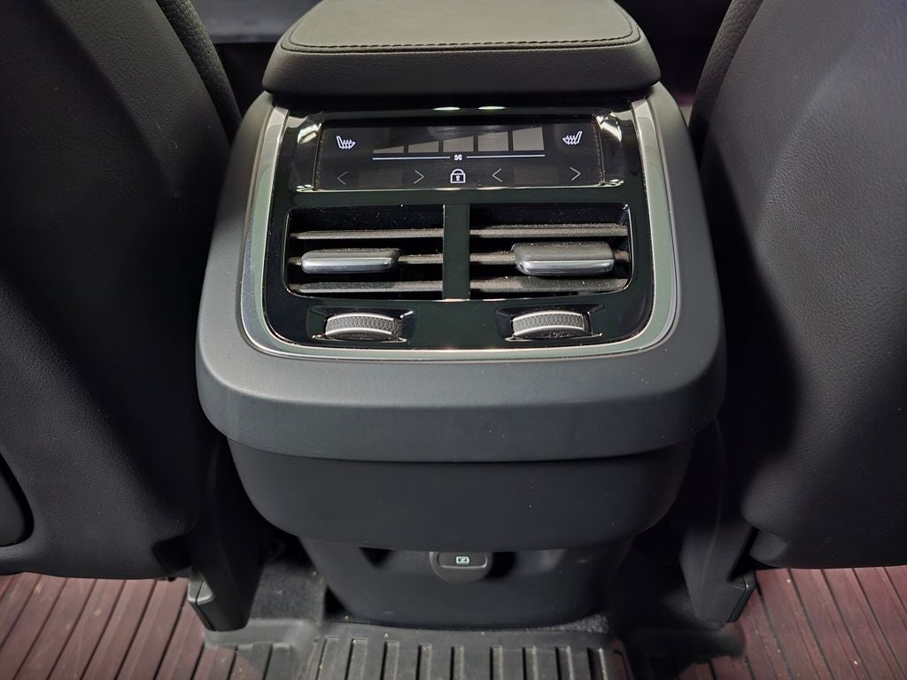 2024 Volvo XC90 B5 Plus