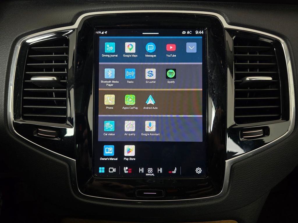 2024 Volvo XC90 B5 Plus