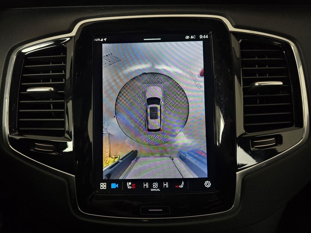 2024 Volvo XC90 B5 Plus