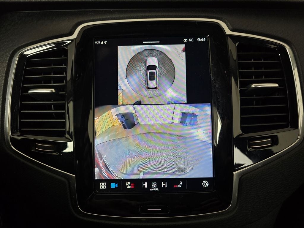 2024 Volvo XC90 B5 Plus
