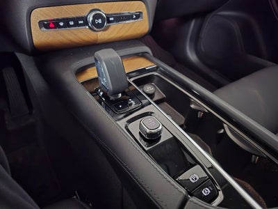 2024 Volvo XC90 B5 Plus