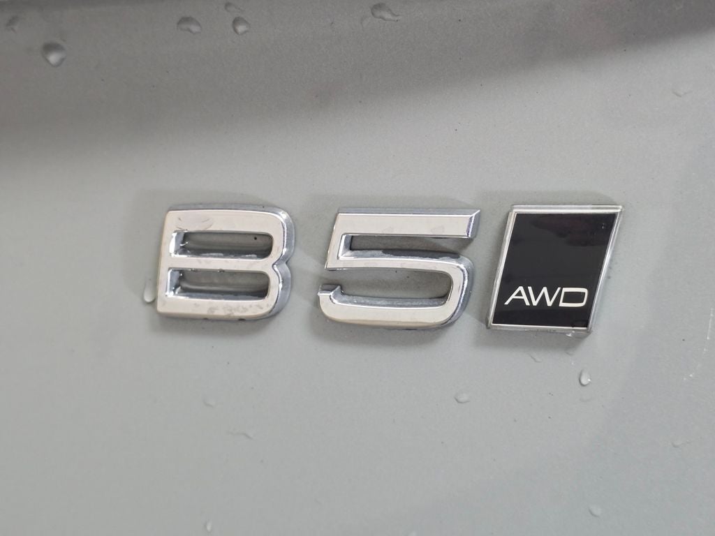 2024 Volvo XC90 B5 Plus