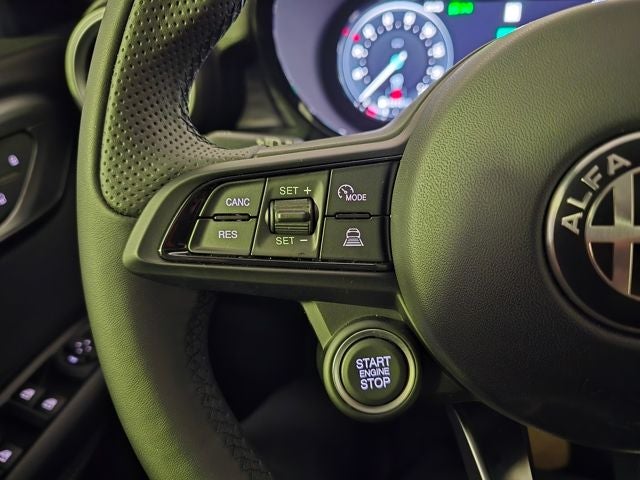 2025 Alfa Romeo Tonale Base