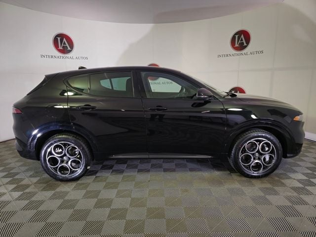 2025 Alfa Romeo Tonale Base