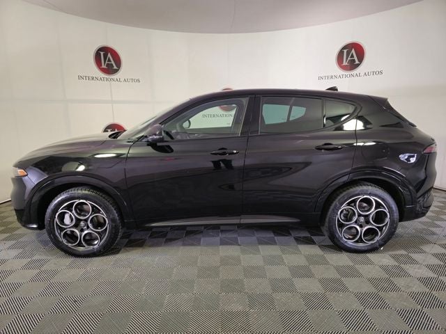 2025 Alfa Romeo Tonale Base
