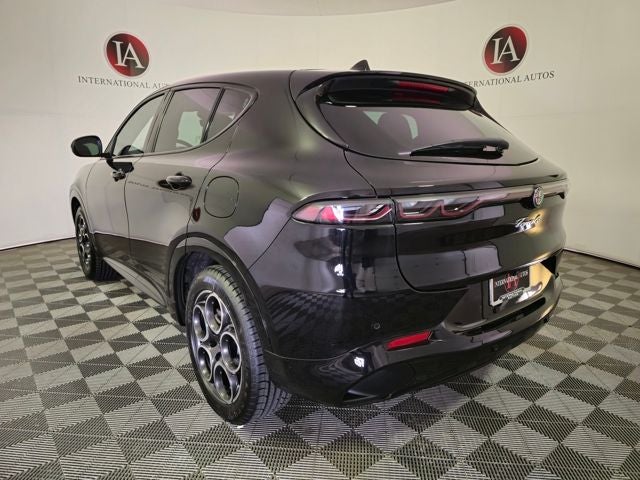 2025 Alfa Romeo Tonale Base